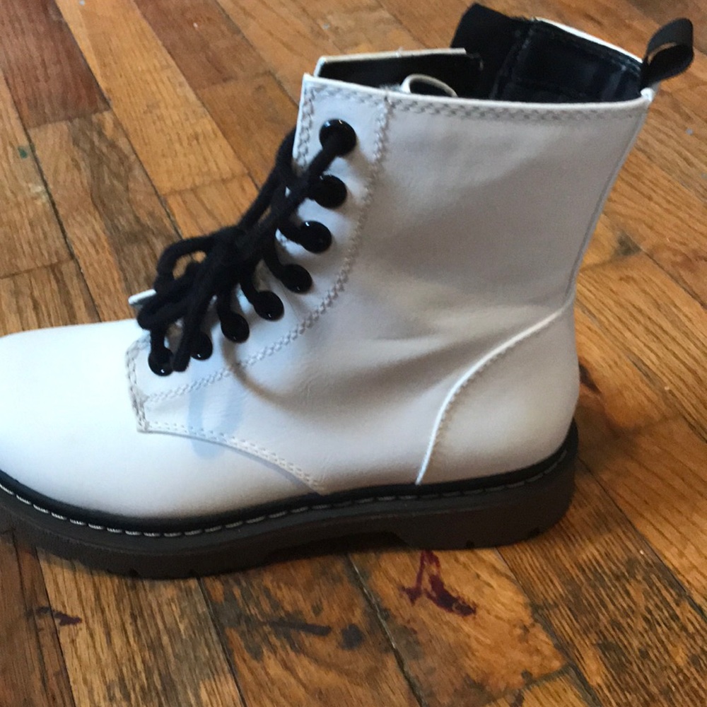 Boots - Picture 2 of 4